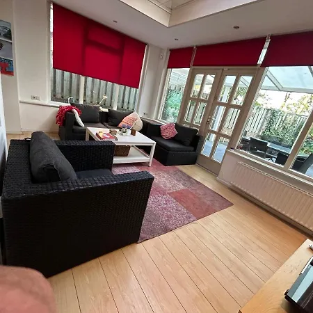 Sunny House In Villa *